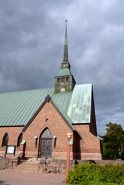 St. George's Church, Mariehamn, land