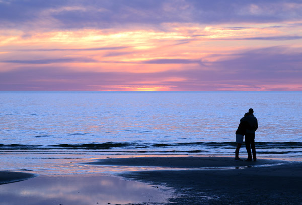 Couple on the beach at sunset, Ls