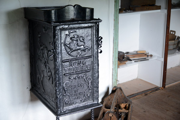 Iron stove inscribed to King Frederik V, 1747, Ls Museum
