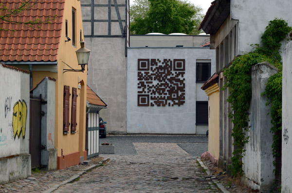 Giant QR code Here could be your graffiti, Bažnyčių gatvė, Klaipėda