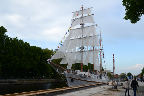 The Meridianas served as a school ship for the Soviet Navy 1948-1968