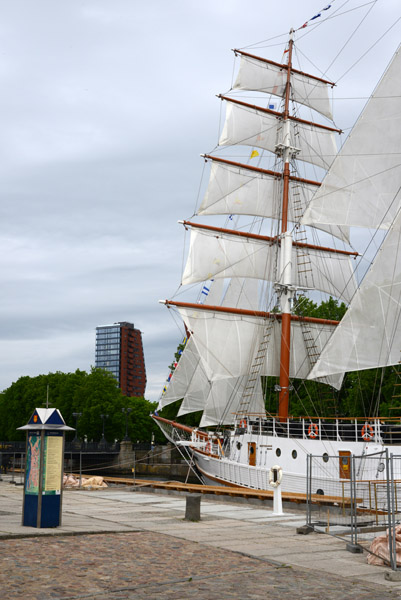 Meridianas with sails set, Klaipeda