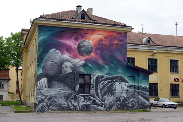 Mural of a sleeping woman, Darų gatvė 18, Klaipėda