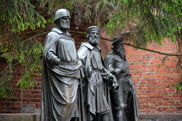 Statues of Teutonic Grand Masters from Rudolf Simering's 1876 Monument to Frederick the Great