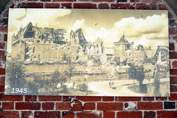 1945 photograph of the ruins of Malbork Castle