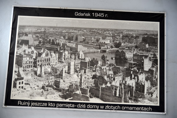 1945 photograph of the total devastation of the old city of Danzig