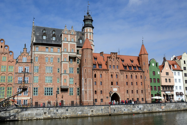 Brama Mariacka - St . Mary's Gate and the Gdańsk archeological museum
