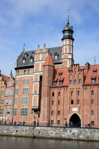 St. Mary's Gate and the Gdańsk Archaeological Museum