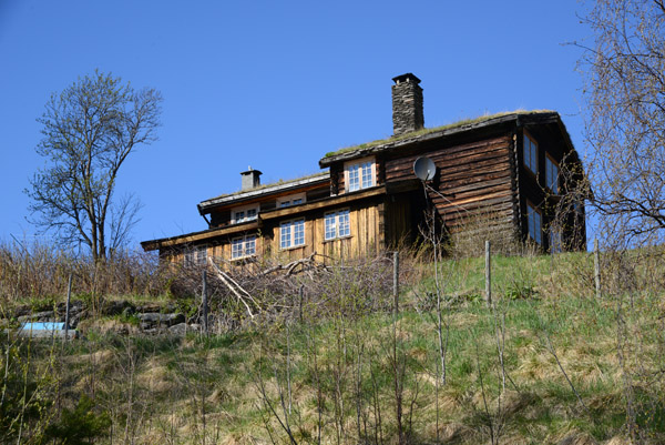 Rustic Norwegian house along the Fv255, Skbu