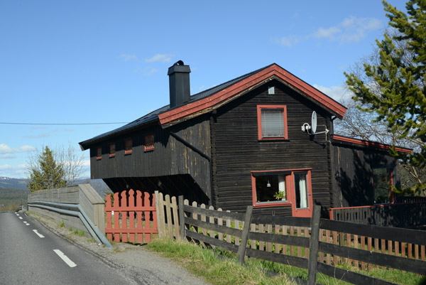 Dark wooden Norwegian house, Fv255, Skåbu