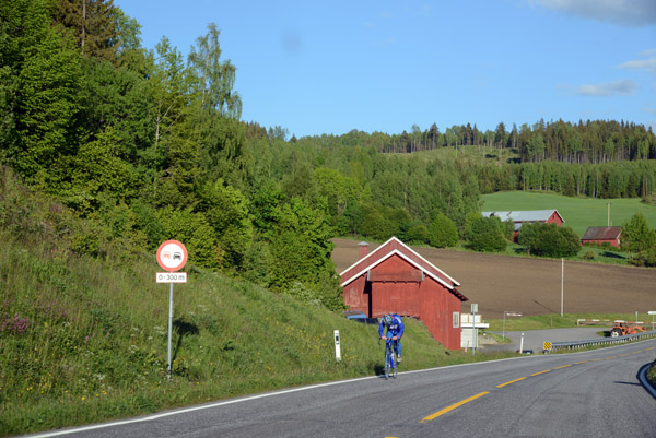 Road cyclist, Turistvegen (Fv213), Brttum 