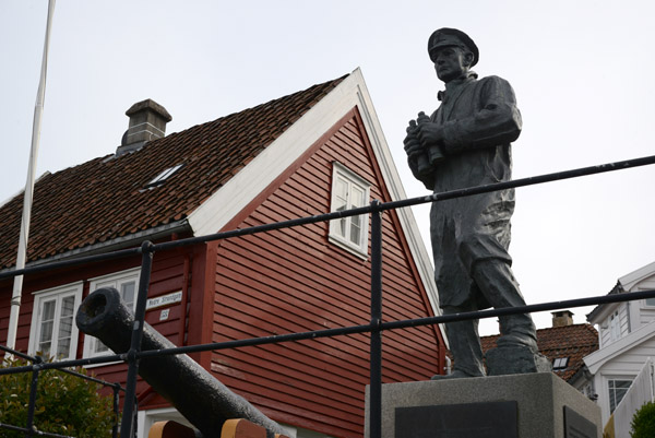 Thore Horve statue, Nedre Strandgate, Stavanger
