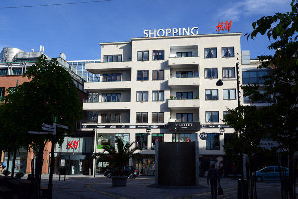Shopping H&M at the top of Markens gate, Kristiansand