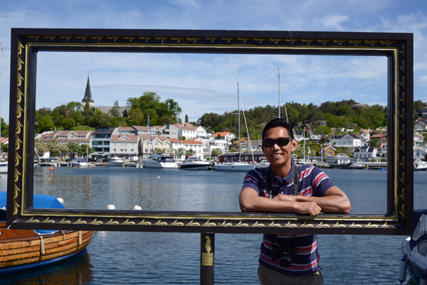 Dennis having his Kodak Moment framed in Grimstad