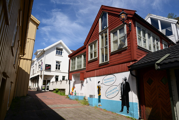 Juskestredet 2 with cartoon mural, Grimstad