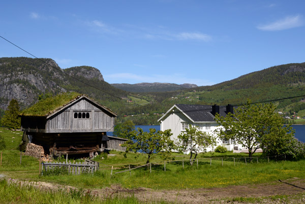 Very old looking traditional barn off Rv9 4 km south of Reirsfossen
