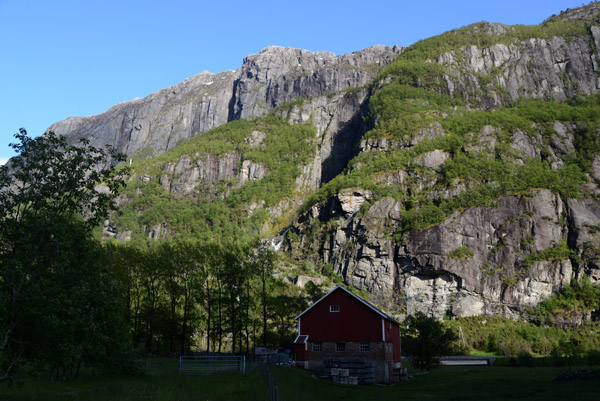 Cliffs to the south from the valley of Lysebotn