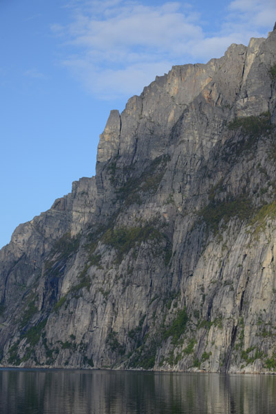 Cliffs west of Preikestolen