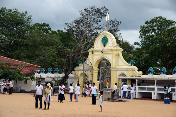 Courtyard and main gate of the Maha Devale Shrine, Kataragama