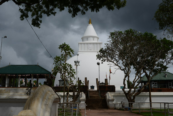 Kirivehara dagoba dedicate to the Buddha, Kataragama