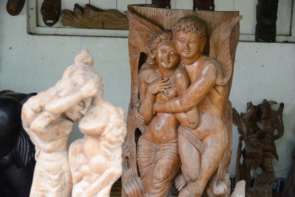 Sculpture market on the south side of Kataragama on the road to Tissamaharama