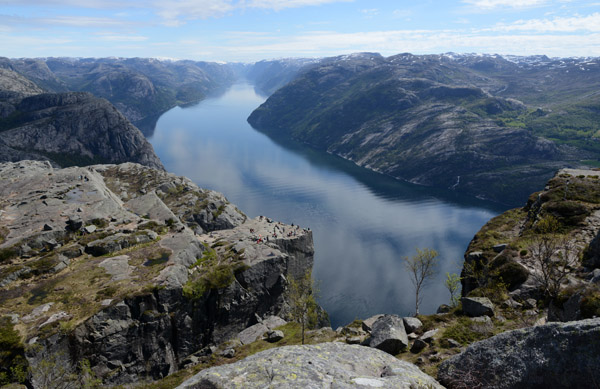 Climbing the rocks above Lysefjord and Preikestolen