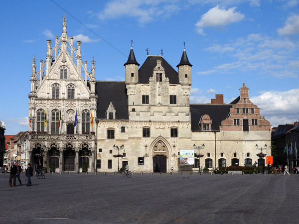 Stadhuis van Mechelen, Grote Markt