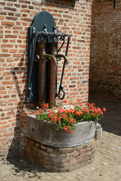 Waterpump, Begijnhof, Diest