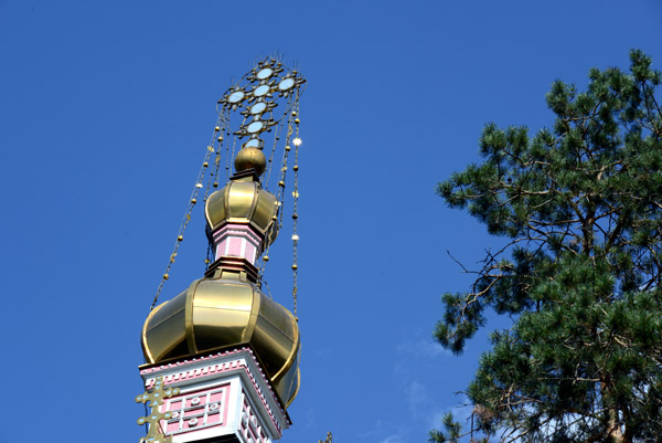 Gold onion dome on the highest tower, Zenkov Cathedral