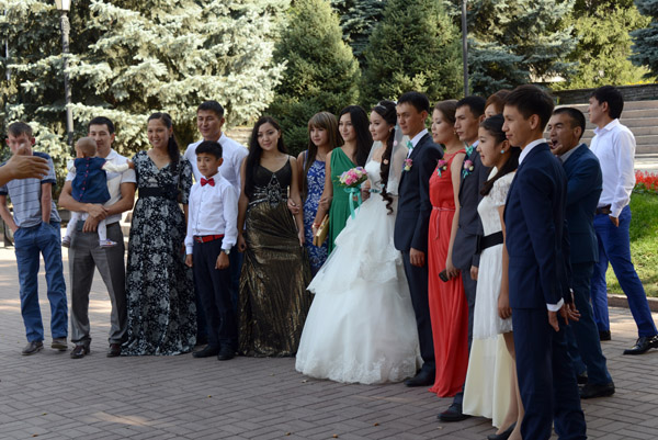 Kazakh wedding day photos, Panfilov Park