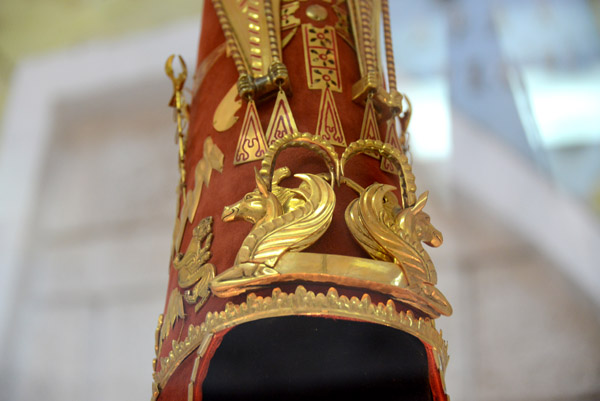Detail of the golden headdress