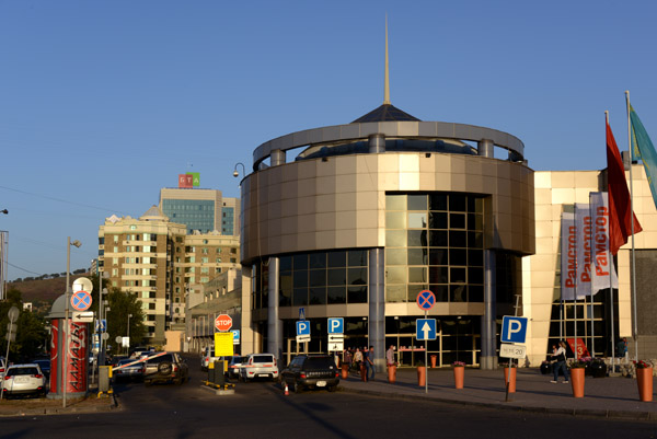 Ramstor, a modern hypermarket in Almaty, south end of Furmanov St