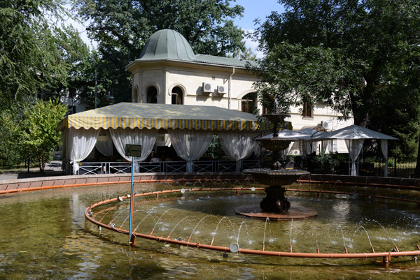 Caf next to the State Academic Opera and Ballet Theatre, Furmanov St