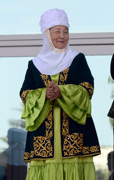 Traditional women's costume, Kazakhstan