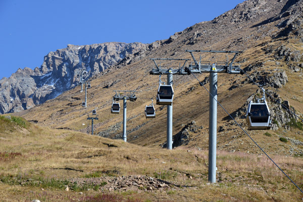 Kombi 2, the cable car to the top of Shymbulak
