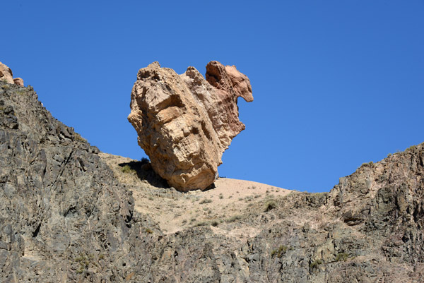 Another balanced rock, Sharyn Canyon