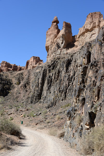 Sharyn Canyon road