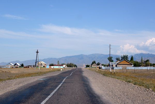 Passing through the village of Aqsay