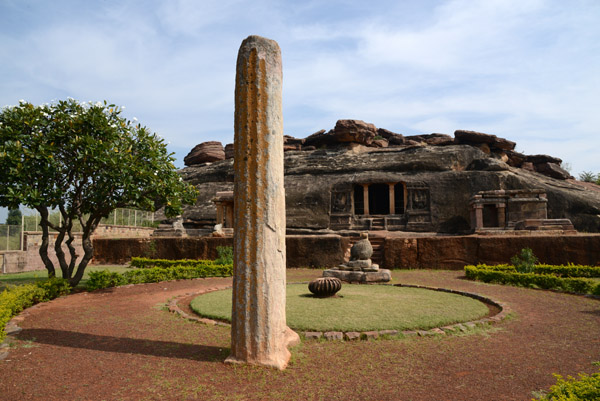 Standing pillar in front of the Ravanaphadi Temple