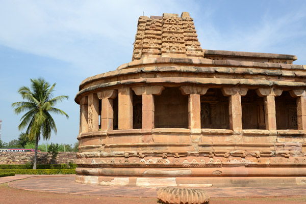 An outer colonnade surrounds the Durga Temple, Aihole