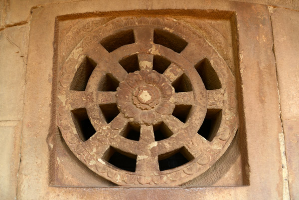 Window in the form of an 8-spoked wheel
