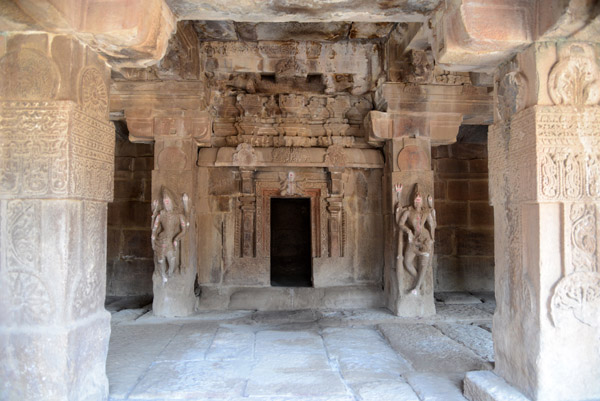 Konti Gudi shrine interior, Aihole