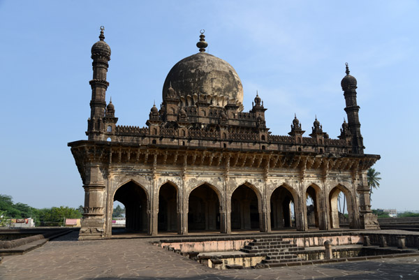The eastern structure, the Mausoleum of Ibrahim Adil Shah II