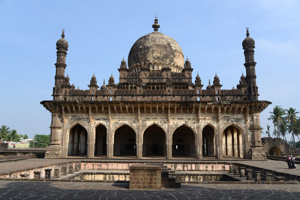 Mausoleum of Ibrahim Adil Shah II (1556-1627), Sultan of Bijapur