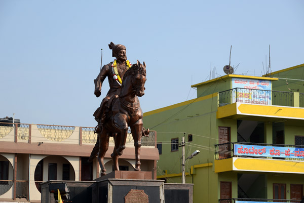 Roundabout as M.G. Road passes through the old city wall to the west