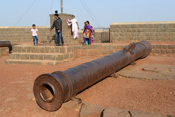 Long cannon on the Upli Buruj, Bijapur