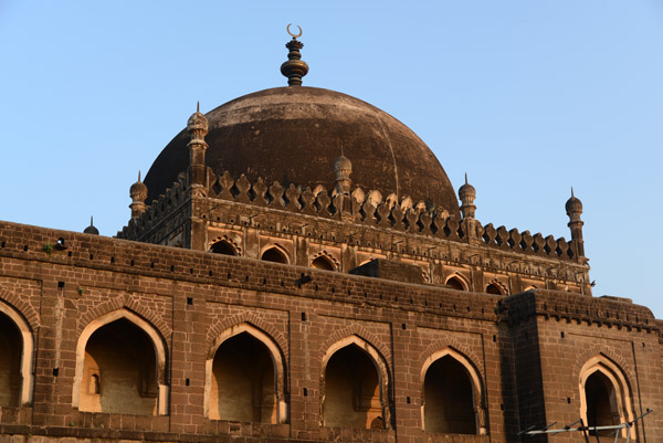 Jama Masjid, Bijapur - construction started in 1574 by Sultan Ali I
