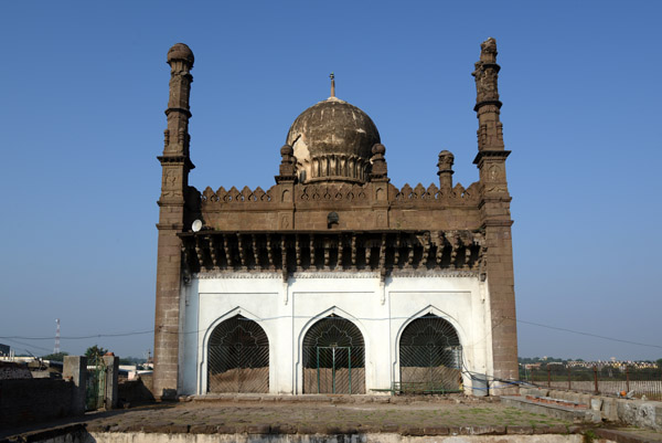 Mosque of the tomb of Jahan Begum, Ainapur