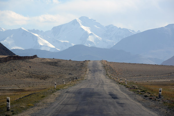 Pamir Highway headed towards Pik Severnyi Muzkol (6132m/20,118ft)