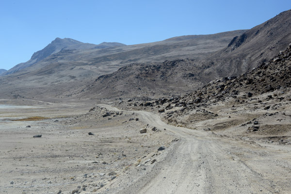 The quality of the road diminishes significantly for the 30 km drive to Khargush on the border with Afghanistan